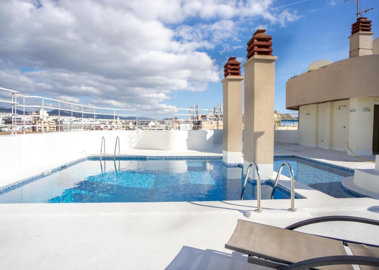 Spacious Renovated 1-bedroom In Center With Free Parking
