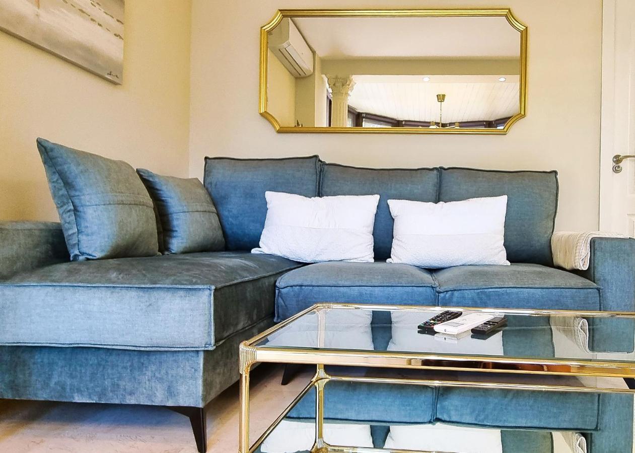 Spacious Renovated 1-bedroom In Center With Free Parking