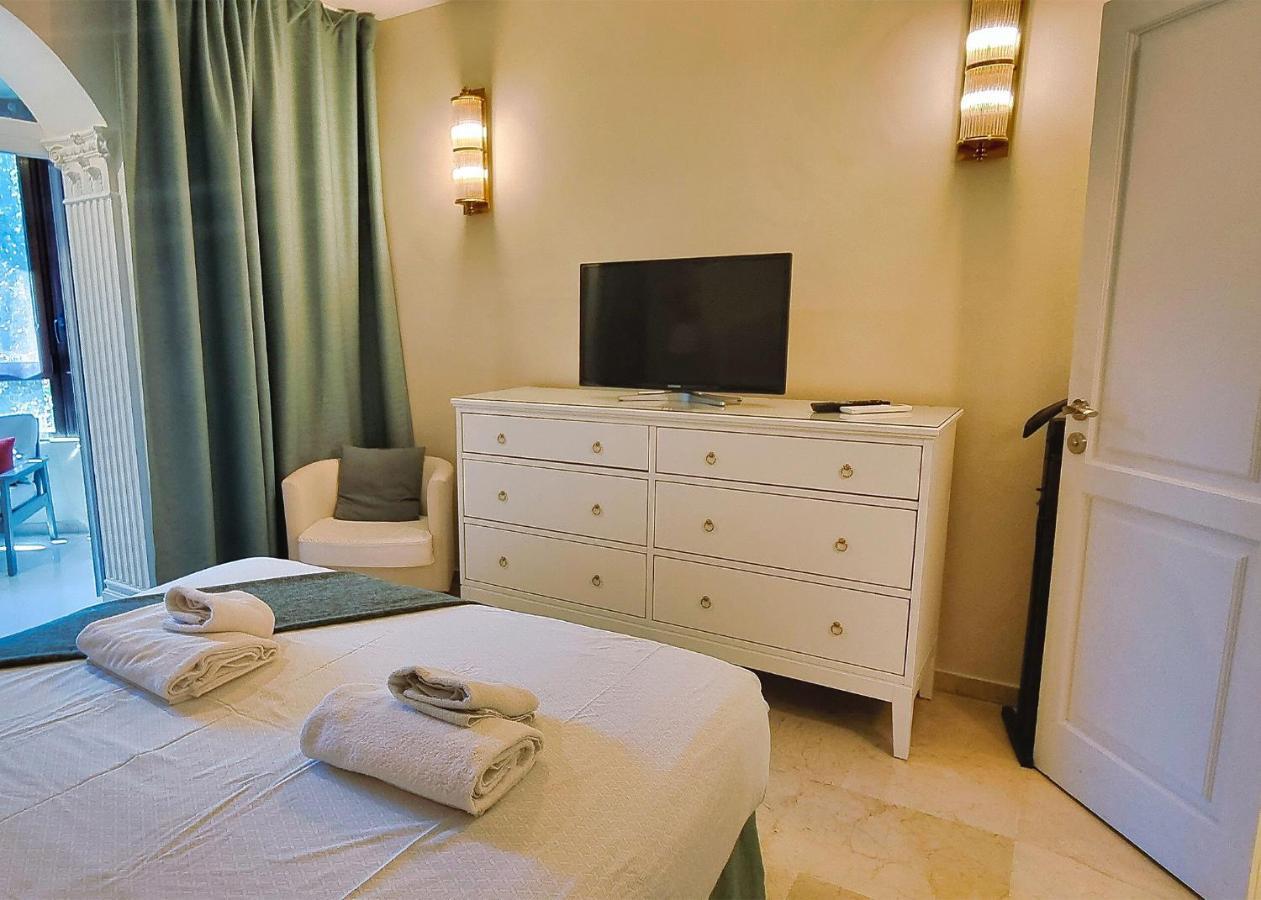 Apartamento Spacious Renovated 1-bedroom In Center With Free Parking