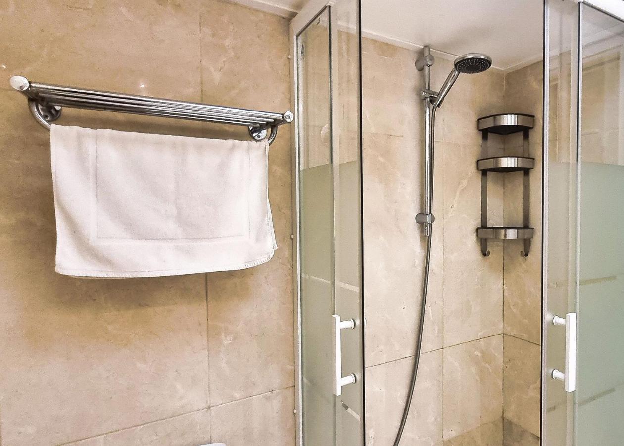 Apartment Spacious Renovated 1-bedroom In Center With Free Parking *